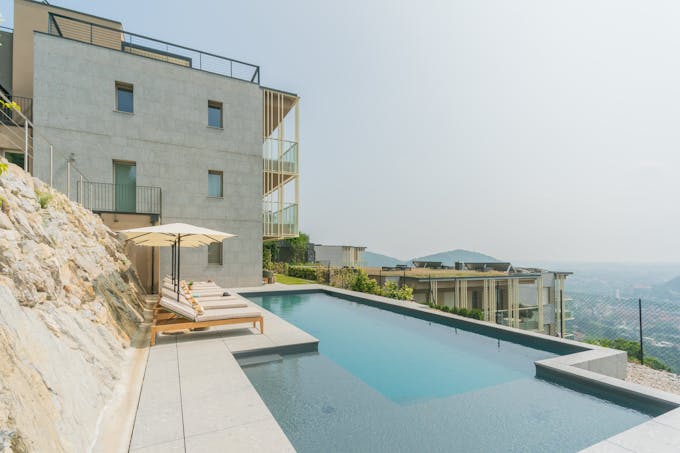 Lakeside Terrace