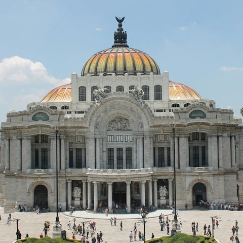 Hop in a taxi and visit the Palacio de Bellas Artes, fifteen-minutes away