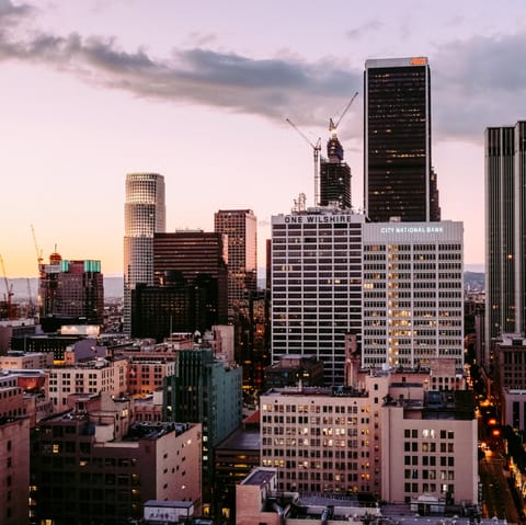 Discover the eclectic food and nightlife scene of Downtown Los Angeles – just a ten-minute drive away