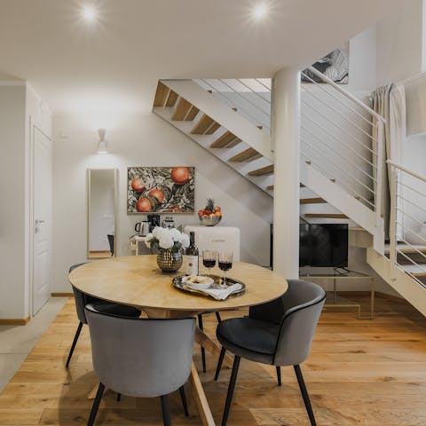Enjoy lazy breakfasts in the light-filled living space