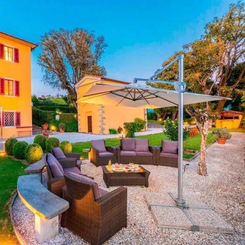 Come together at sundown for a round of alfresco refreshments