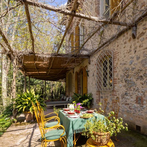 Dine alfresco under the pergola