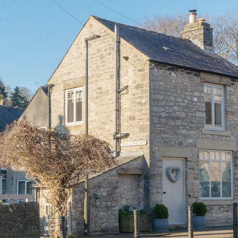 Stay in a boutique style cottage in the charming village of Tideswell