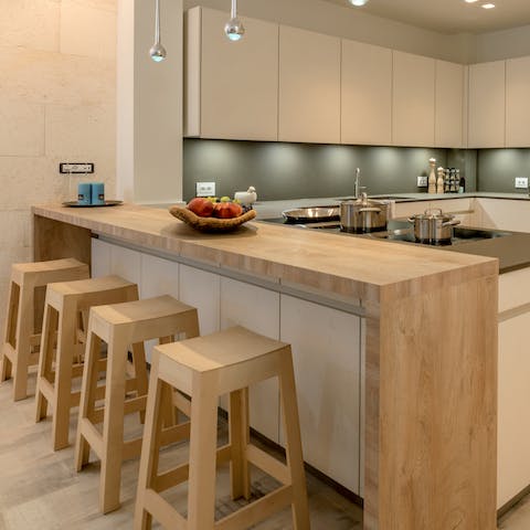 Dine together on the breakfast bar