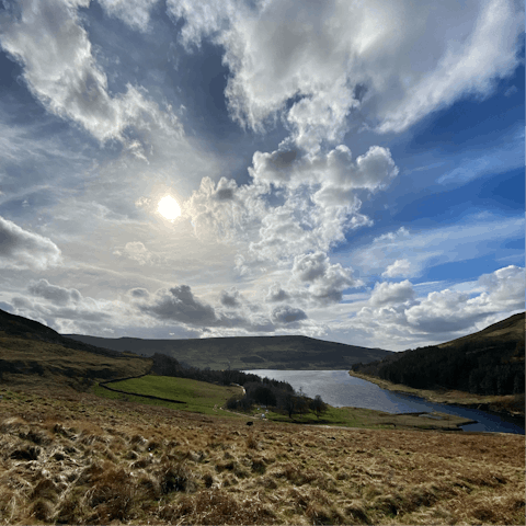 Discover the vast natural beauty of the Peak District National Park