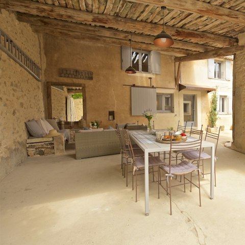 Enjoy open-air feasts in the shade