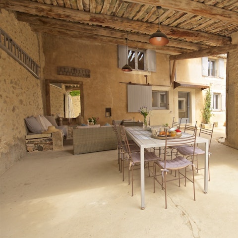 Enjoy open-air feasts in the shade