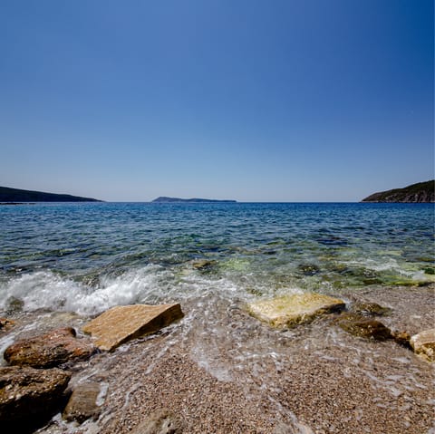 Walk less than a minute to the beach