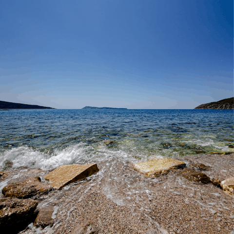 Walk less than a minute to the beach