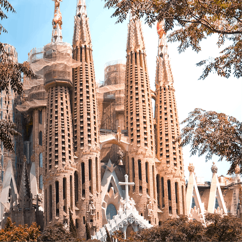Stay in the beautiful Gràcia, within walking distance from the majestic Sagrada Familia