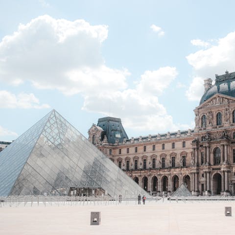 Hop on the metro to visit the Louvre Museum
