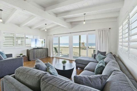 Watch the waves roll in from a sun-filled living room