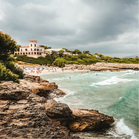 Spend your days on Port d'Alcudia Beach – 350 yards away