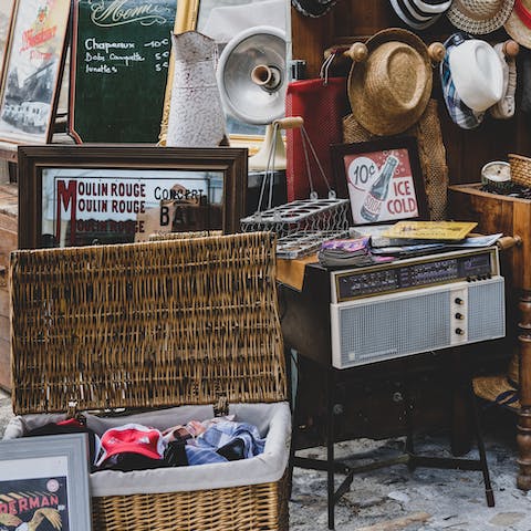 Drive two miles into Tetbury for a spot of antiquing