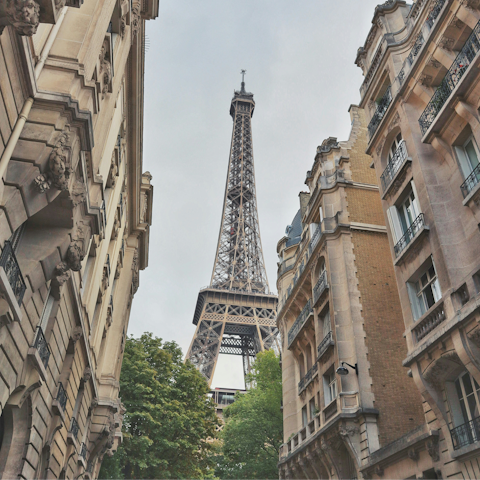 Stay in the 15th arrondissement, ten minutes from the Eiffel Tower