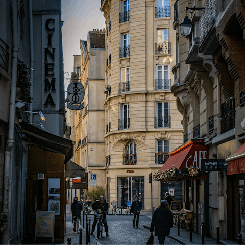 Stay in Saint-Germain-des-Prés, close to shops and eateries