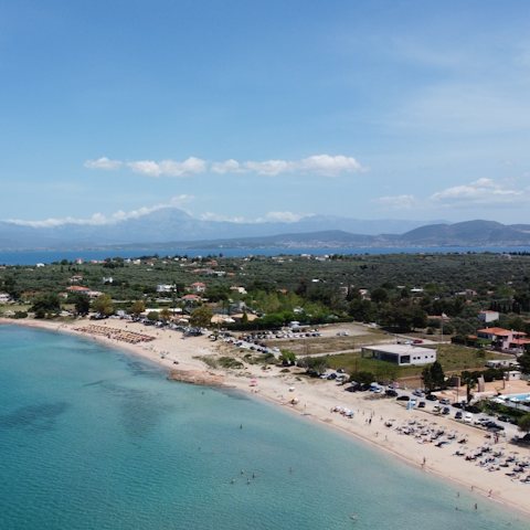 Stay 1 kilometre from the sands of Amboula beach