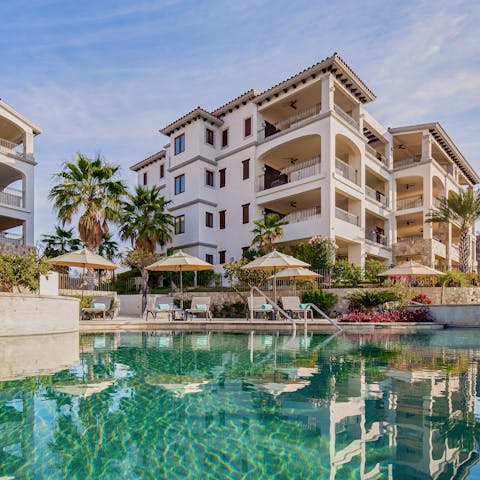 Alternate between sunbathing and swimming in the communal pool