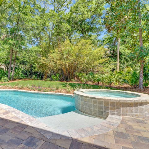 Unwind in the sunny swimming pool and Jacuzzi