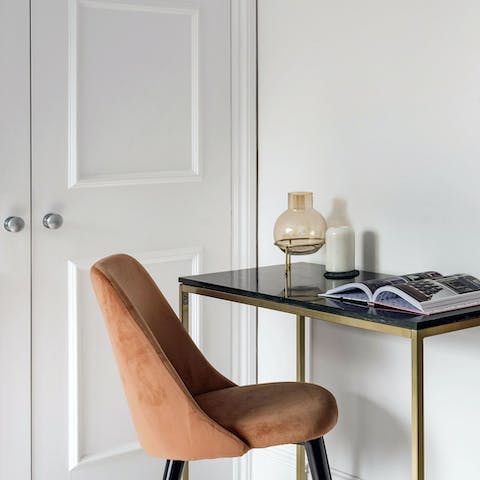 Check emails from the workspace before setting yourself to 'out of office'