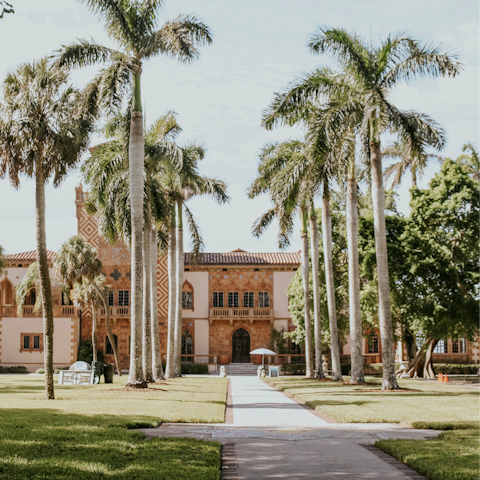 Head into nearby Sarasota for sightseeing