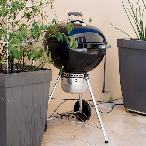 Rustle up dinner on the barbecue and enjoy your own braai