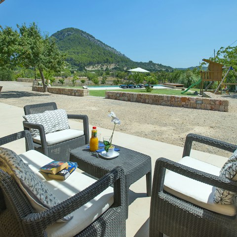 Catch up on your book while savouring a refreshing morning coffee, soaking in the mountainous scenery