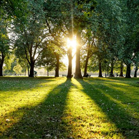 Take a morning stroll through Hyde Park, fifteen minutes away on foot