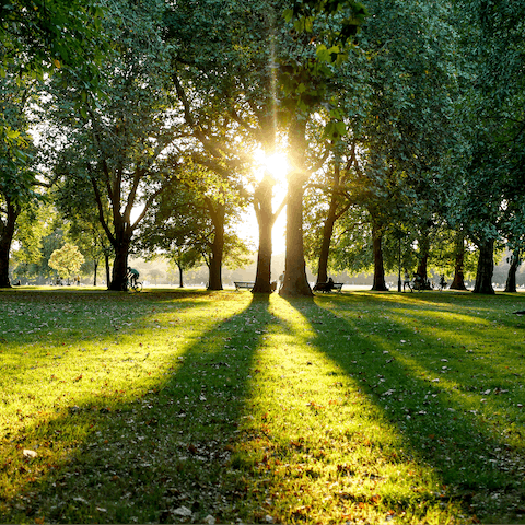 Take a morning stroll through Hyde Park, fifteen minutes away on foot