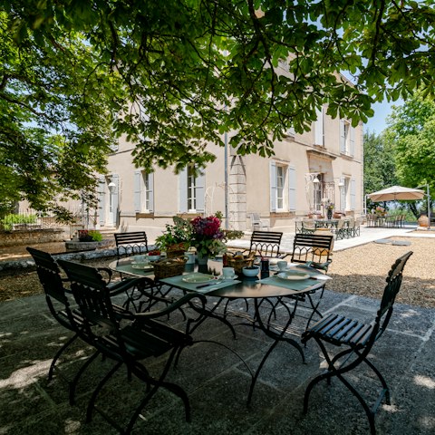 Enjoy alfresco meals under the trees