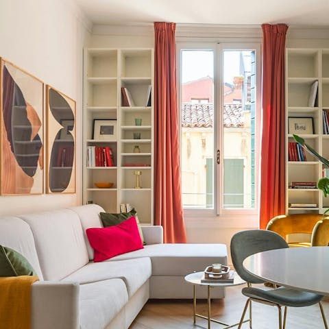 Peer out over the rooftops of central Venice from the sunny lounge