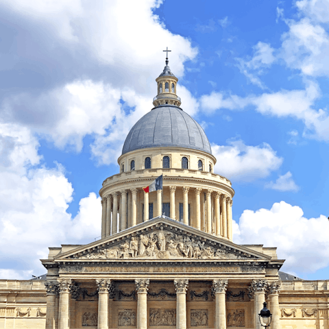 Walk to the Pantheon in thirty-five minutes