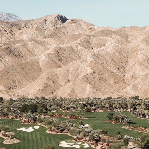 Explore Palm Springs, its many golf courses and hiking trails – your home is in the Vista Las Palmas neighbourhhod
