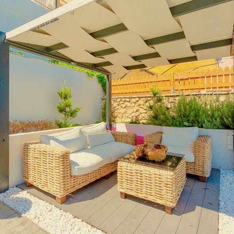 Cook up a storm on the barbecue then tuck in on the patio for a laid-back dinner