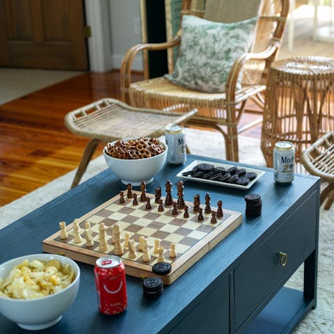 Socialise over board games and an American aperitif