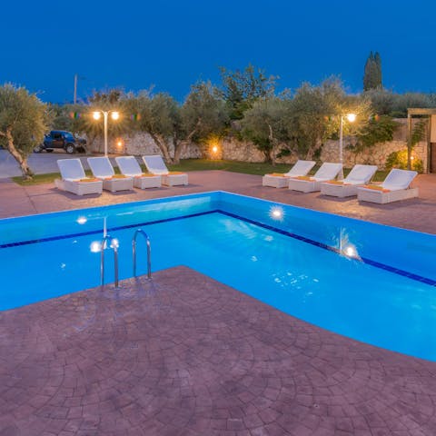 Relax in the hydromassage pool