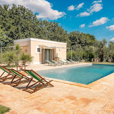 Soak up the Itria sunshine from the private pool