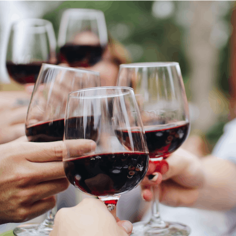 Take advantage of the lively nightlife nearby – from taverns and pubs to wine bars and nightclubs