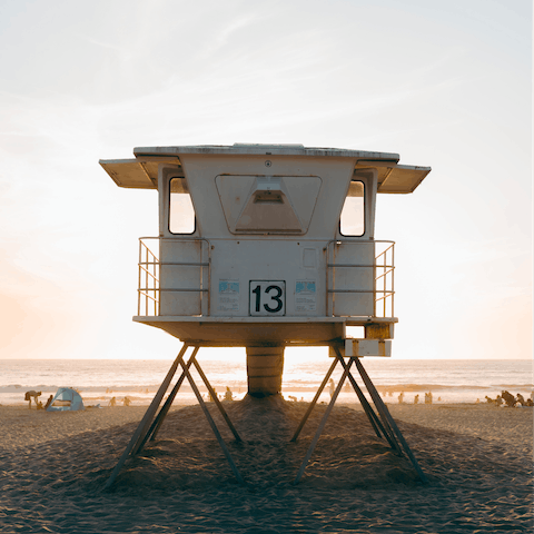 Drive fifteen minutes to reach the beaches of Mission Bay