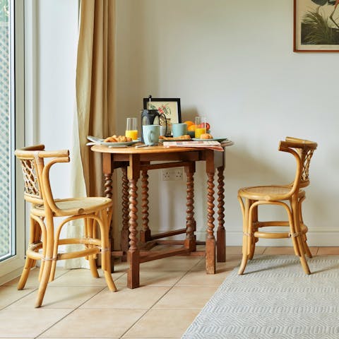 Tuck into a scrummy ploughman's lunch on your retro dining set
