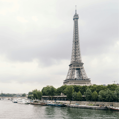 Wander to the banks of the Seine, just fifteen minutes away by foot