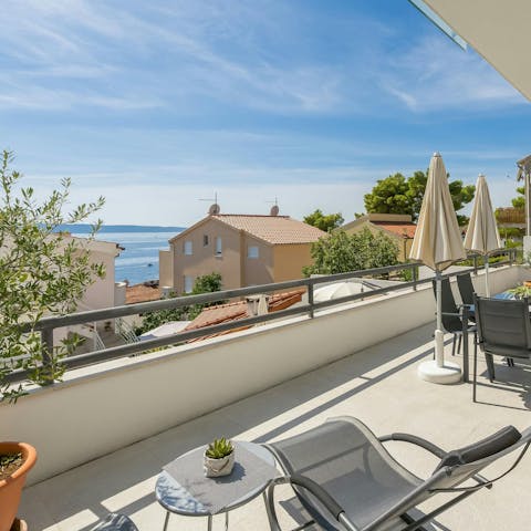 Wind down with leisurely drinks on the balcony