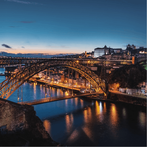 Take some snaps of the nearby Dom Luís I Bridge