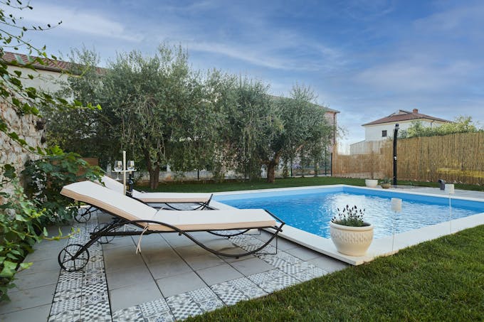 Coastal Paths & Vineyards