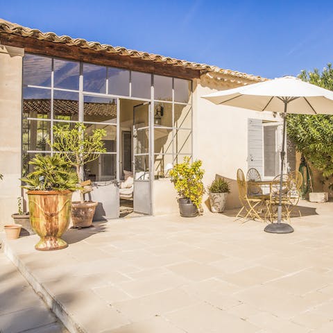 Hide away for a painting lesson on the terrace