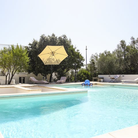 Play in the private pool under the Puglian sunshine