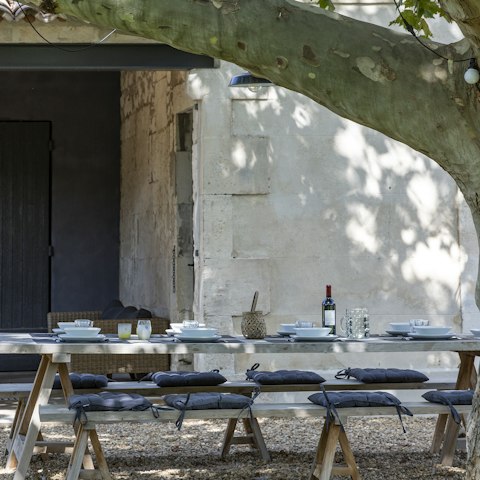Gather around the alfresco dining table and share a delicious meal