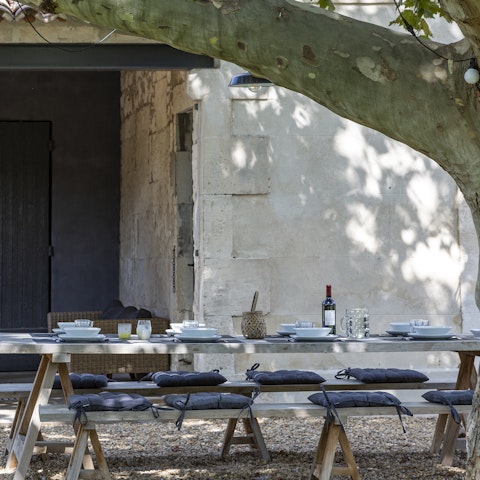 Gather around the alfresco dining table and share a delicious meal