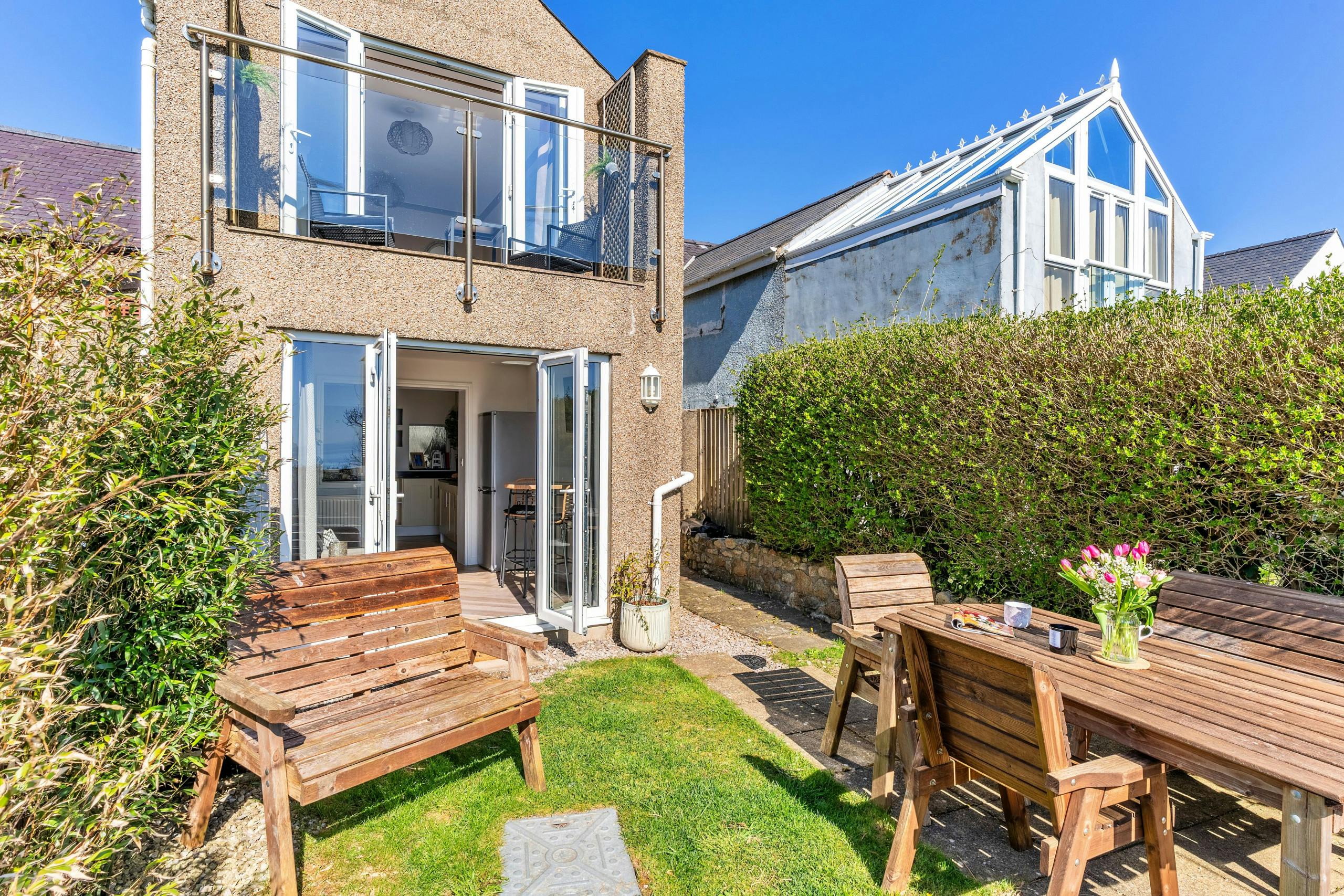 Green Hills & Sea Air