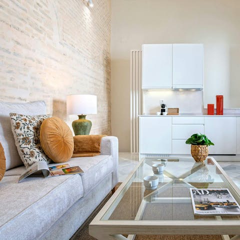 Relax in the living room with a glass of tinto de verano